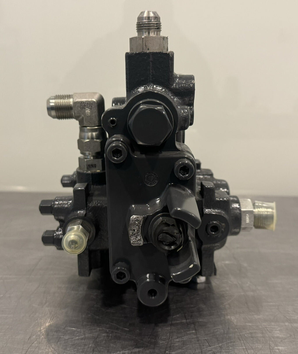 7J441-7818 Kubota Loader Hydraulic Valve NEW! FREE SHIPPING!