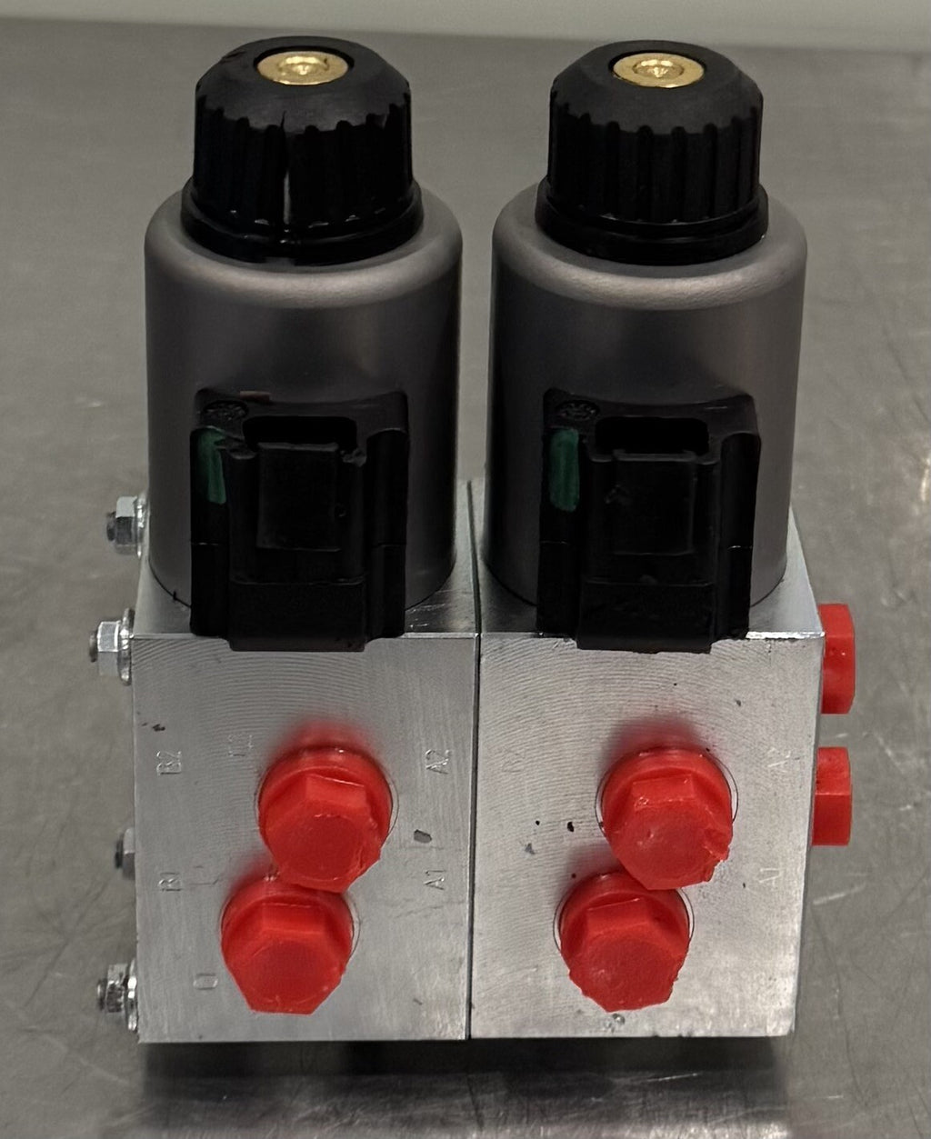 Walvoil MB2400694-016 Solenoid Control Valve 12F080008 NEW! FREE SHIPPING!