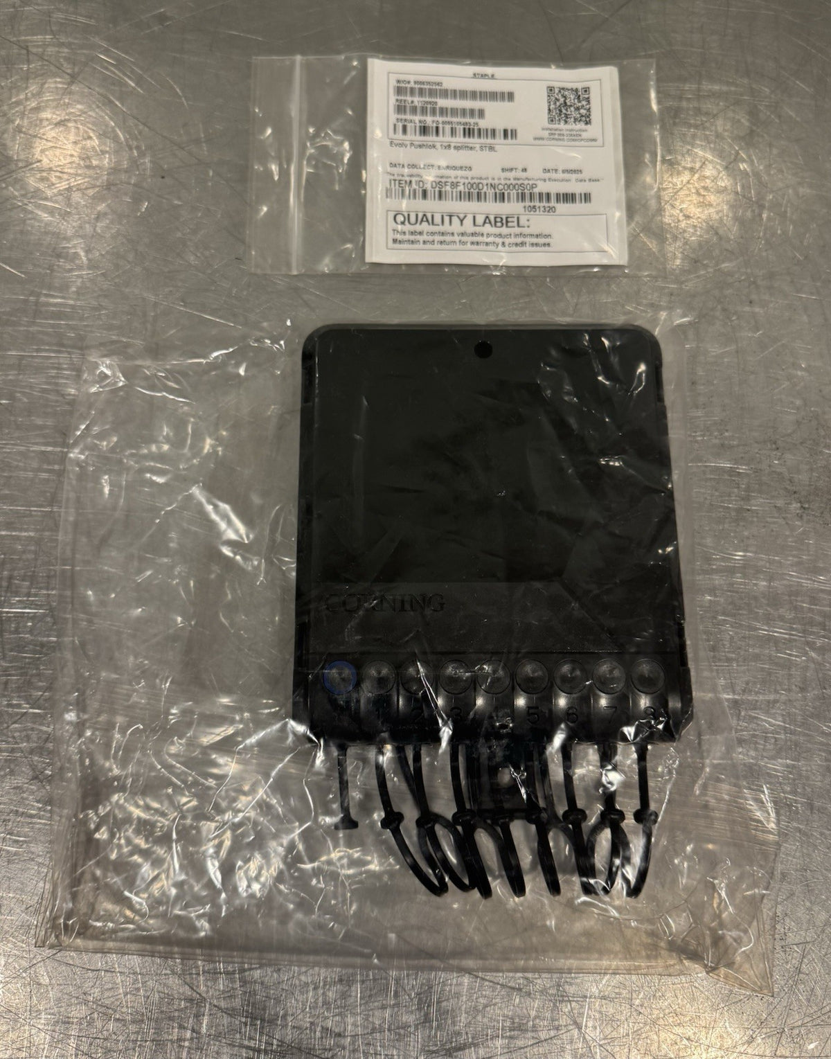 Corning DSF8F100D1NC000S0P Evolv Splitter Terminal W/ Pushlok NEW! FREE SHIPPING