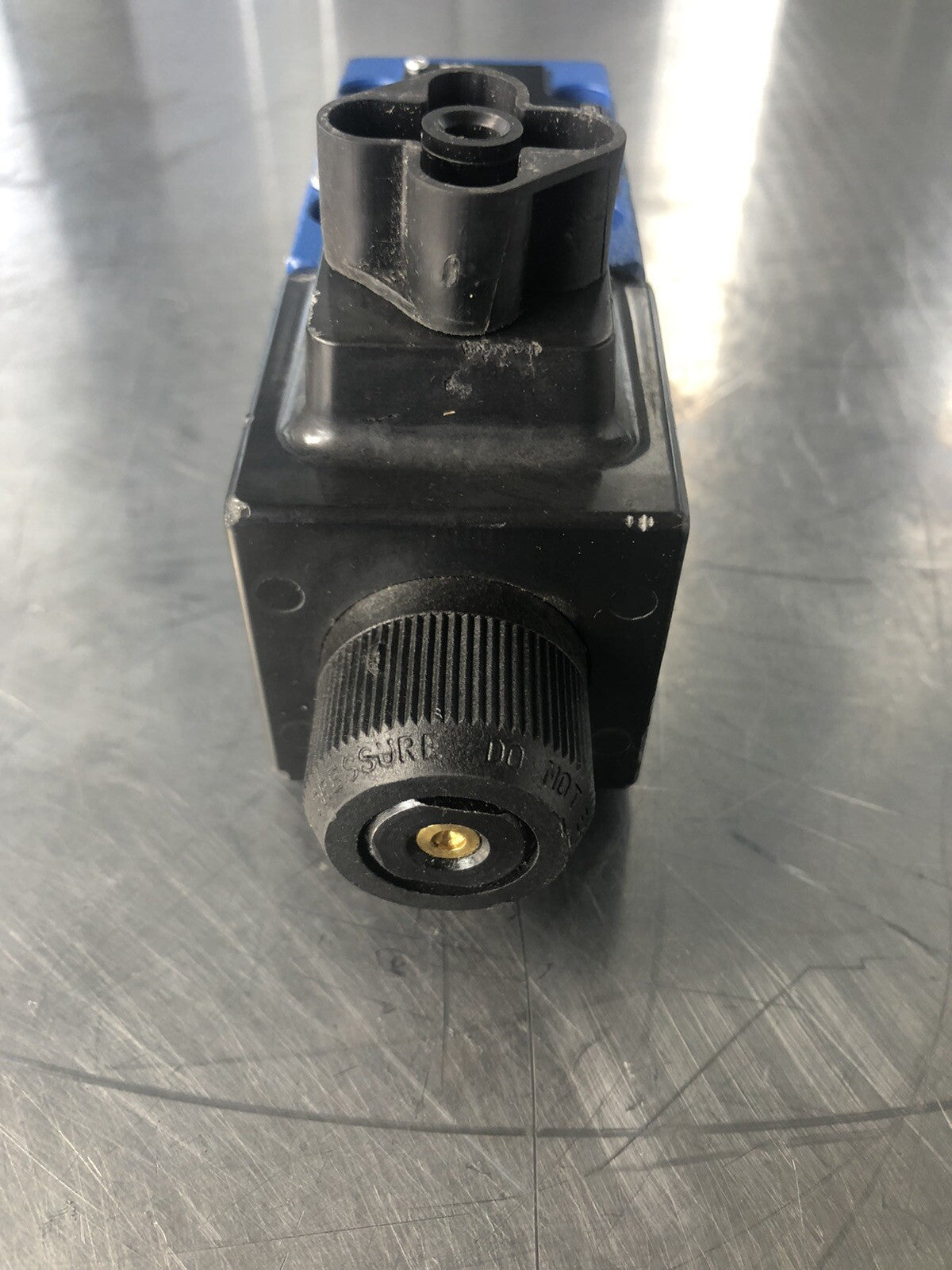 Rexroth R900906668 Bosch Hydraulic Solenoid Valve NEW!!! SHIPS FREE!!!