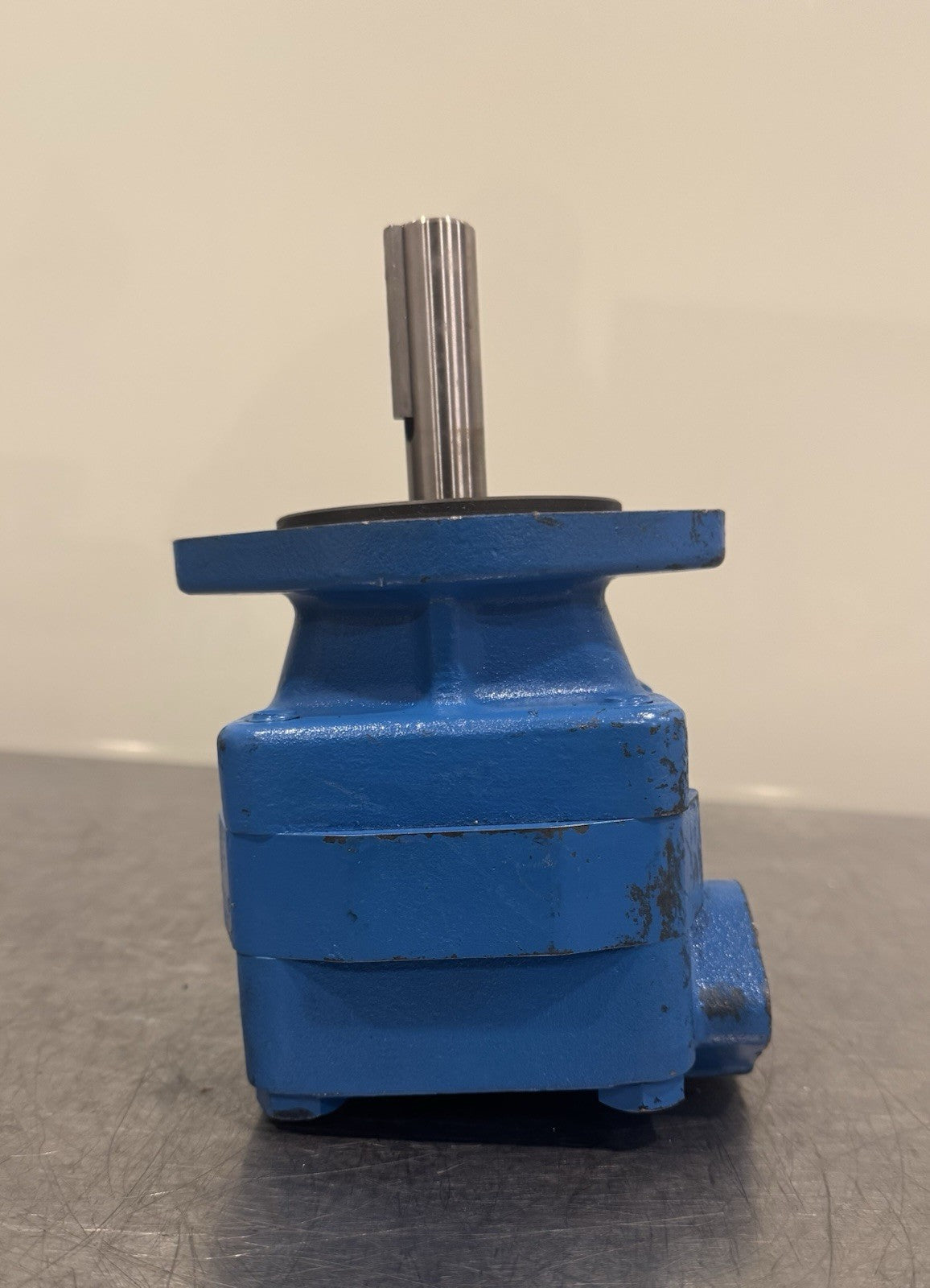 Fluidyne V201P11P1B11R Hydraulic Vane Pump NEW! FREE SHIPPING!