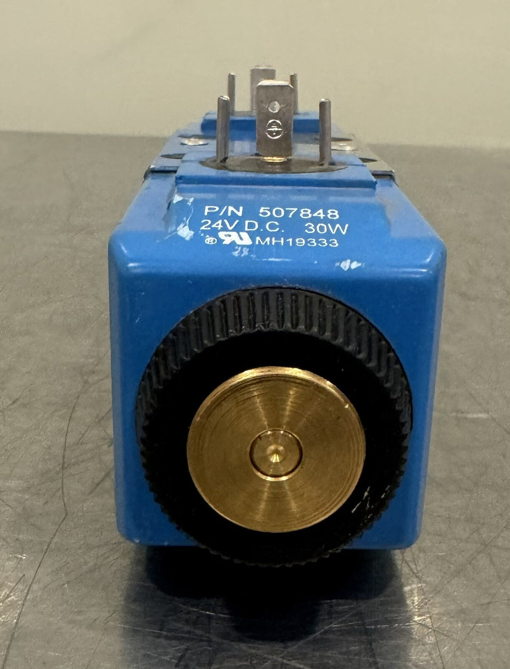 Eaton DG4V-3-6C-M-U-H7-60 Solenoid Operated Directional Control Valve NEW!