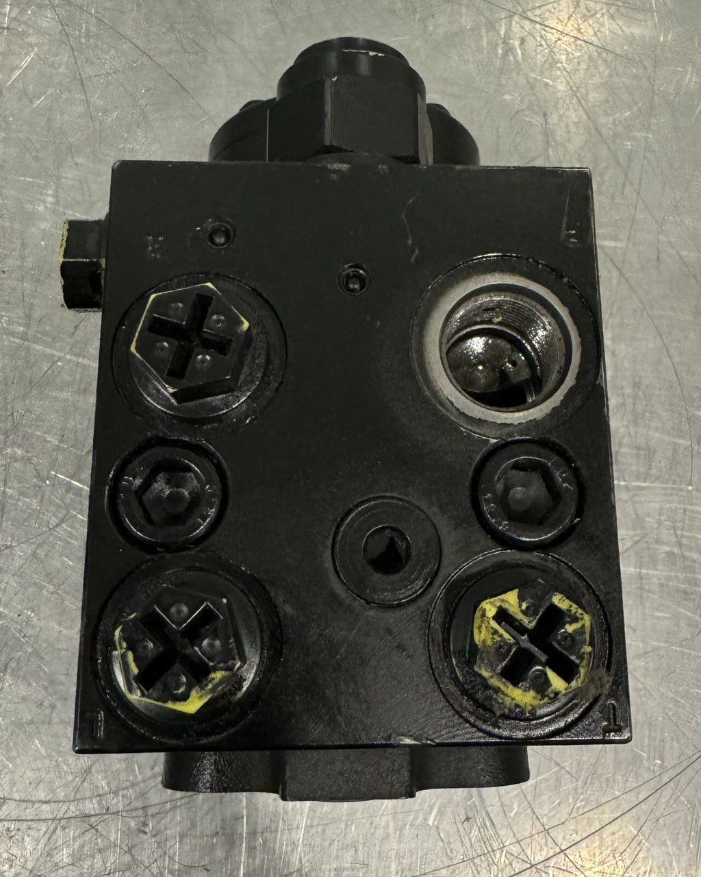 Eaton AT488782 John Deere Steering Control Hydraulic Pump Valve ASSY NEW!