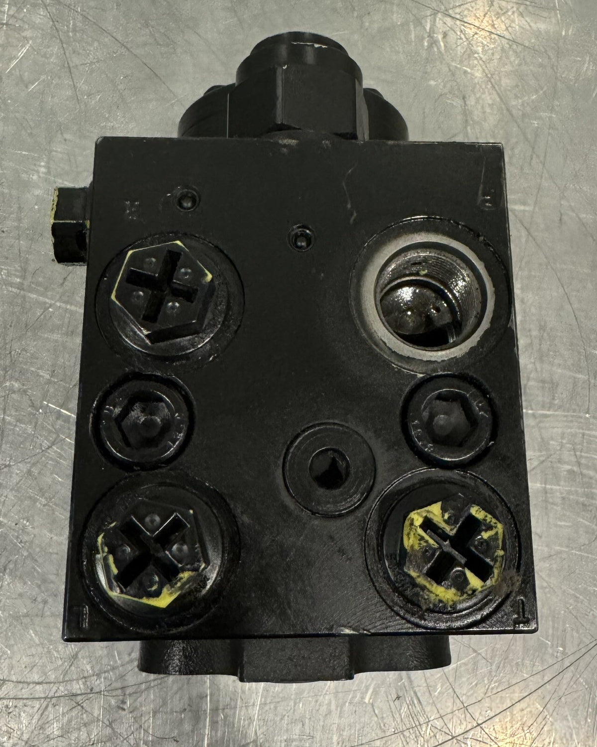 Eaton AT488782 John Deere Steering Control Hydraulic Pump Valve ASSY NEW!