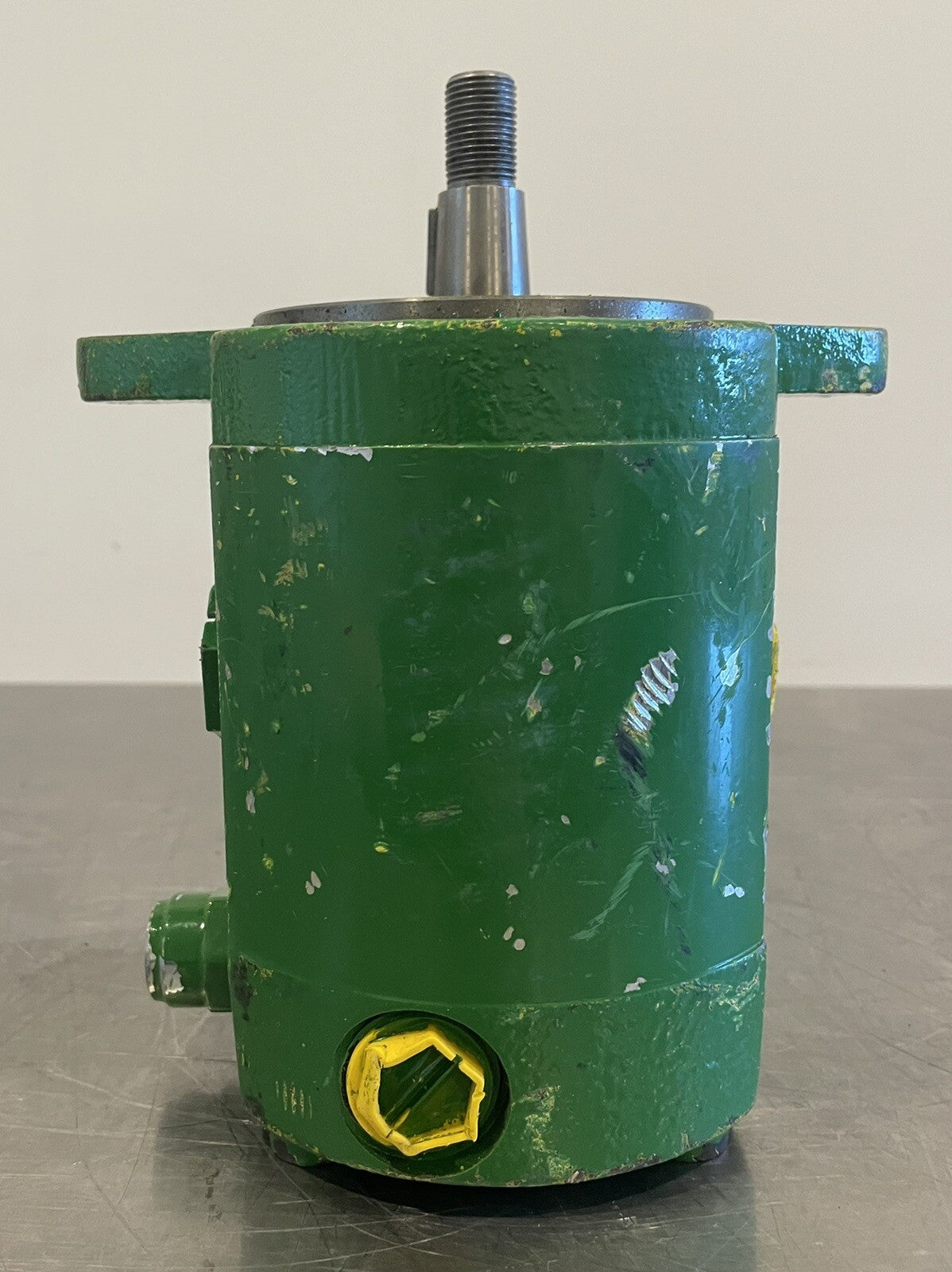 NEMA John Deere Hydraulic Motor Keyed Threaded Shaft 2 Bolt NEW! FREE SHIPPING!