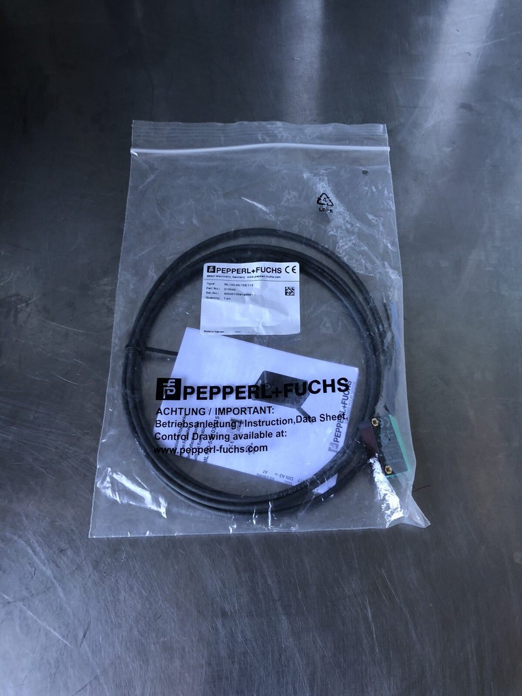 Pepperl+Fuchs 210545 Retroreflective Sensor ML100-55/103/115 NEW!! FREE SHIPPING