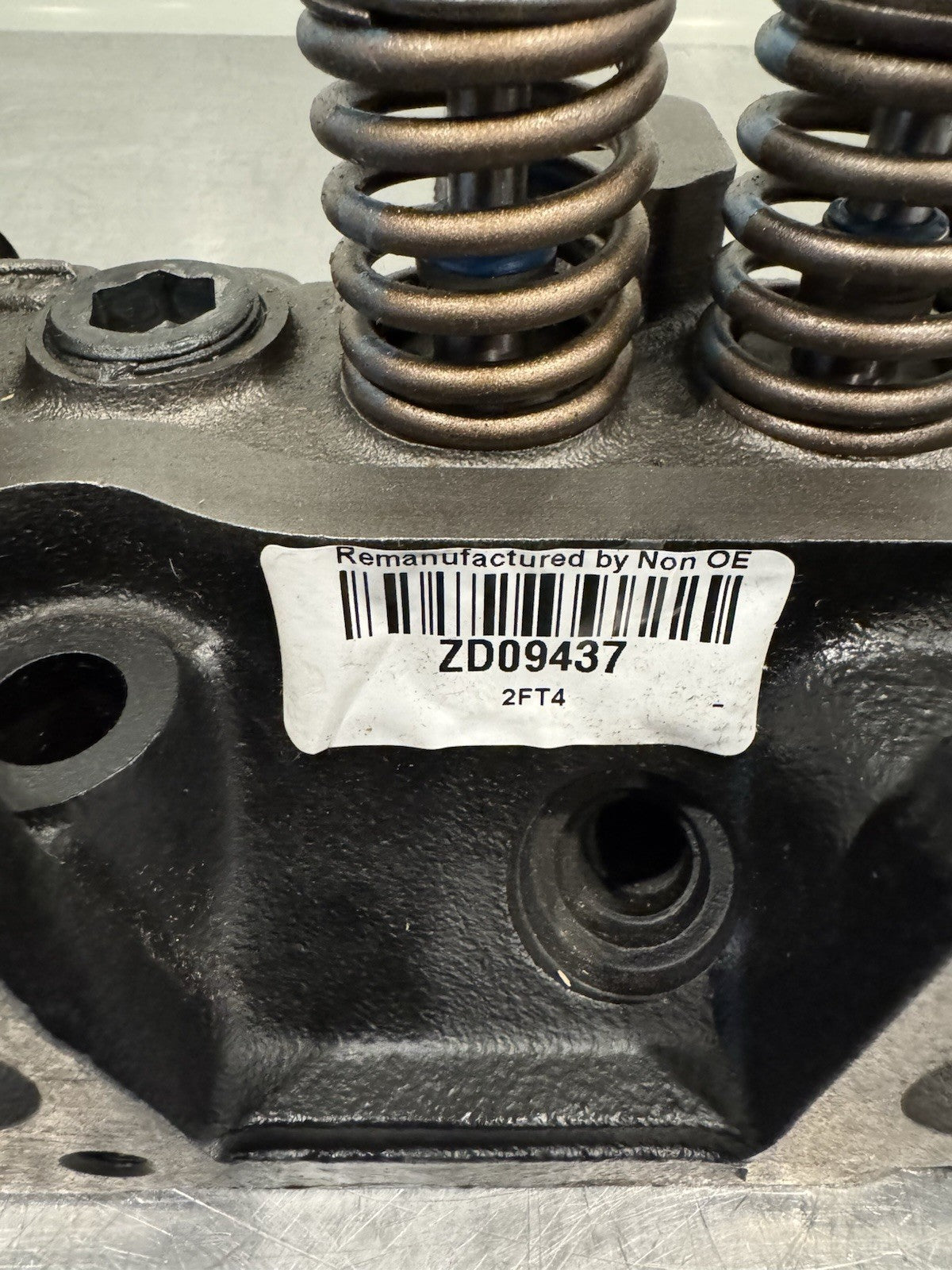 95TM6090AD Cylinder Head 2FT4 ZD09437 NEW! DAMAGED! FREE SHIPPING!