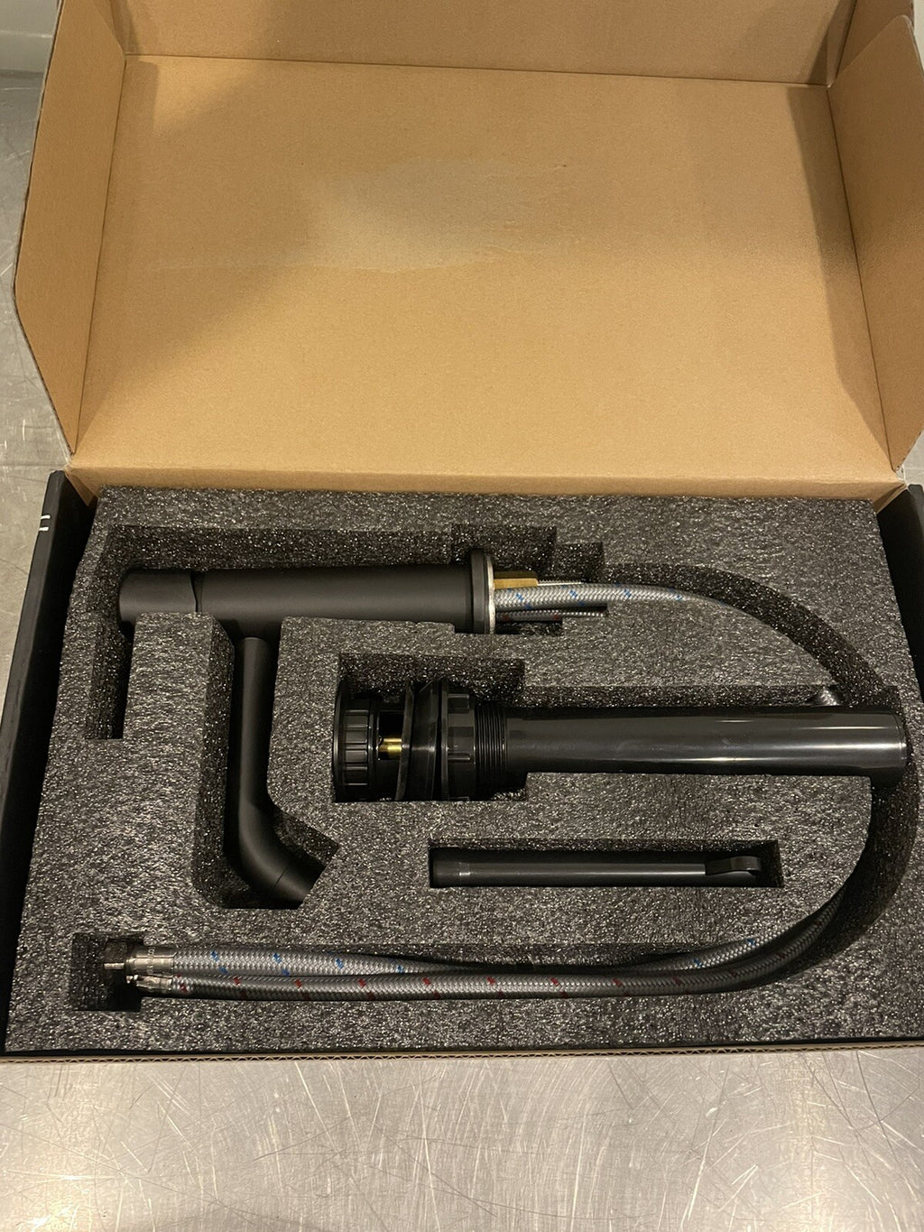 Ezanda 1431104 Single Handle Bathroom Faucet Black NEW! FREE SHIPPING!