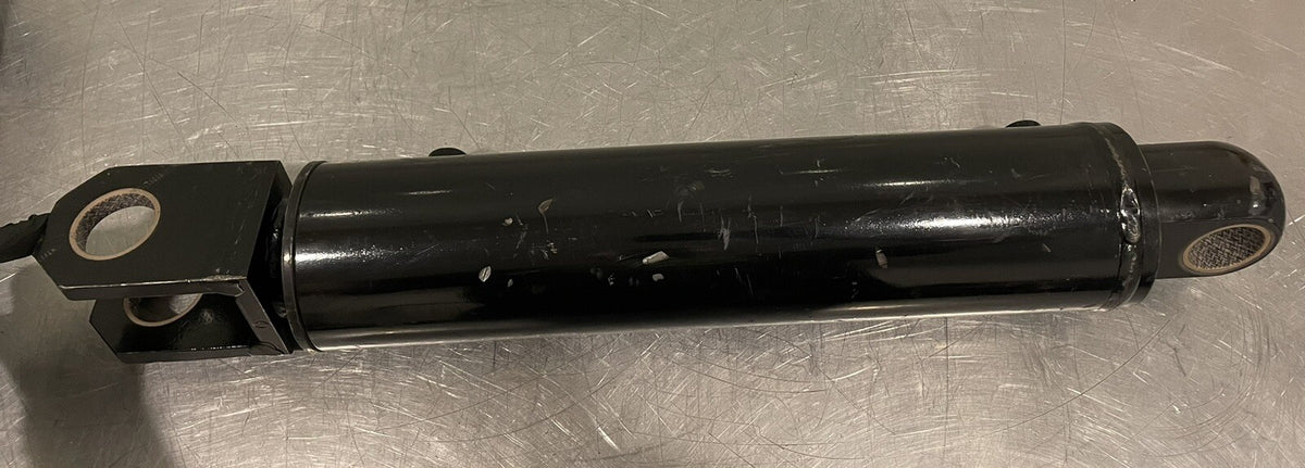 9010989 Hydraulic Cylinder 250517-002-021 1/2” Ports 1.5” Connections NEW!