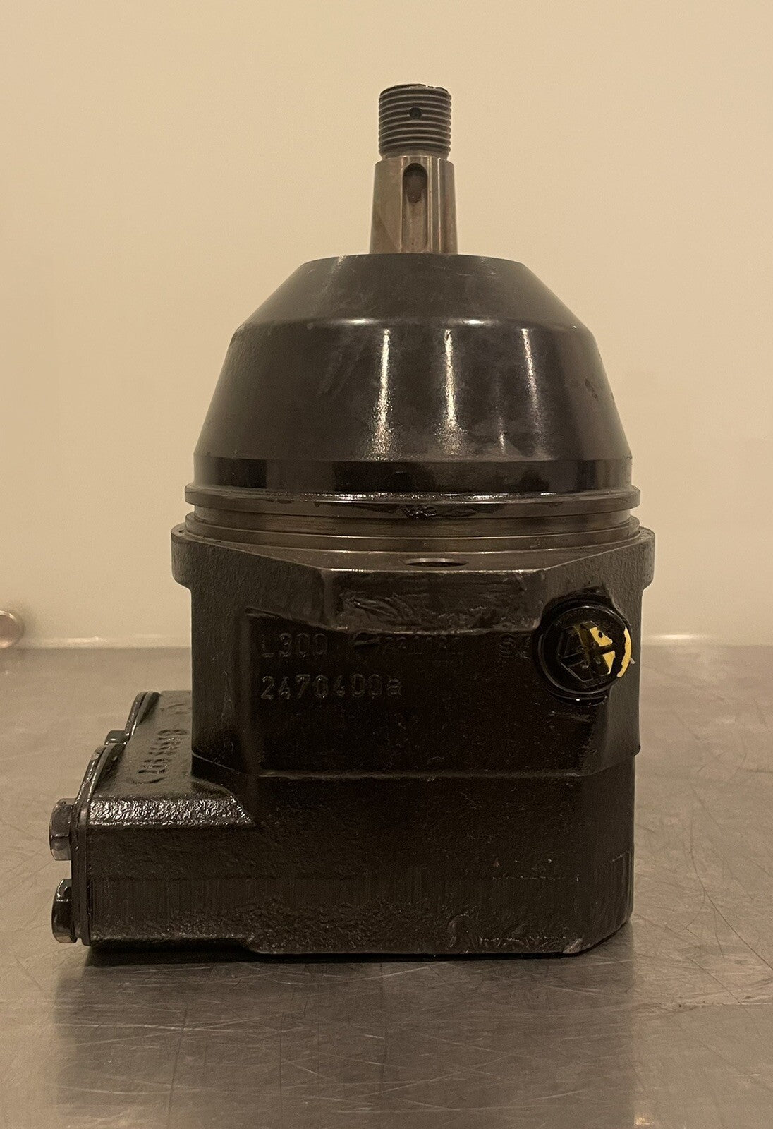 John Deere TA18090 Hydraulic Motor R902507319 Tapered Thread Shaft NEW!