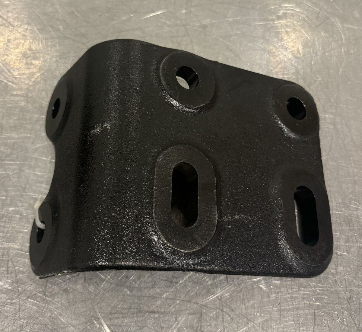 Paccar D62-6070 Engine Mount Bracket Support NEW! FREE SHIPPING!