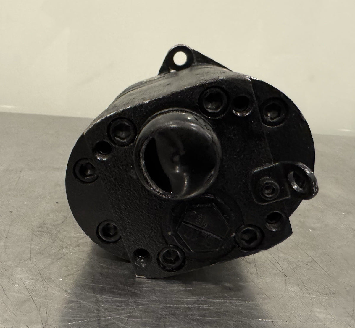 Danfoss 83056530 Gear Pump LH Dual Displacement Splined Shaft 2 Bolt NEW!