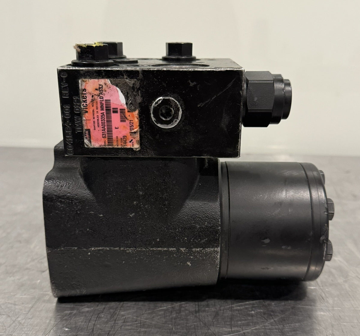 Eaton AT488782 John Deere Steering Control Hydraulic Pump Valve ASSY NEW!