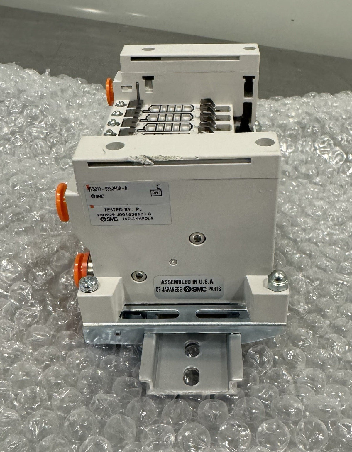 SMC VV5Q11-08N3FU0-D Plug-inmManifold Genuine NEW! SHIPS FREE!