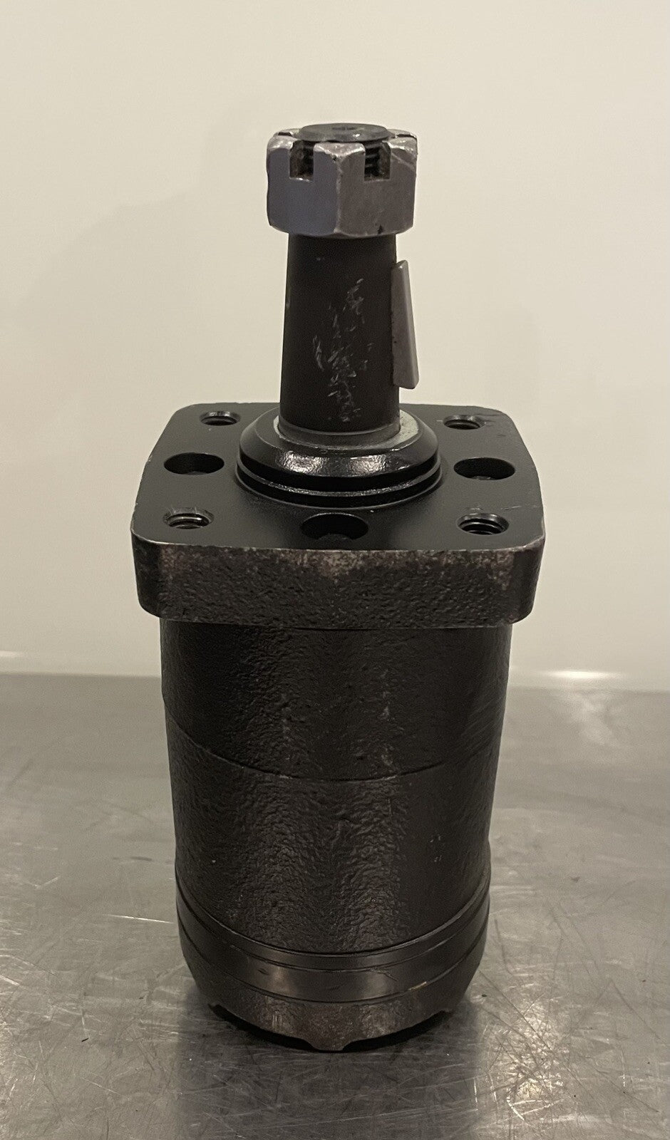 Eaton 101-3810-009 Char-Lynn Hydraulic Motor Low Speed High Torque NEW!