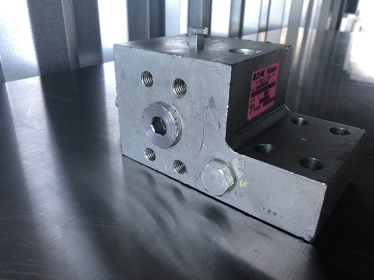 Eaton Vickers 1CEBL356F1635P Hydraulic Valve Block NEW!!! FREE SHIPPING!!!