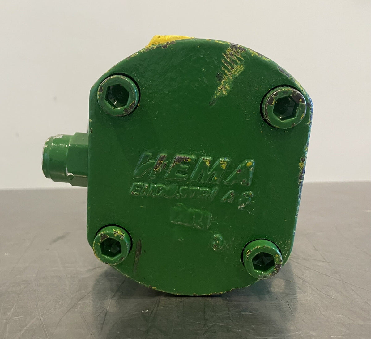 NEMA John Deere Hydraulic Motor Keyed Threaded Shaft 2 Bolt NEW! FREE SHIPPING!