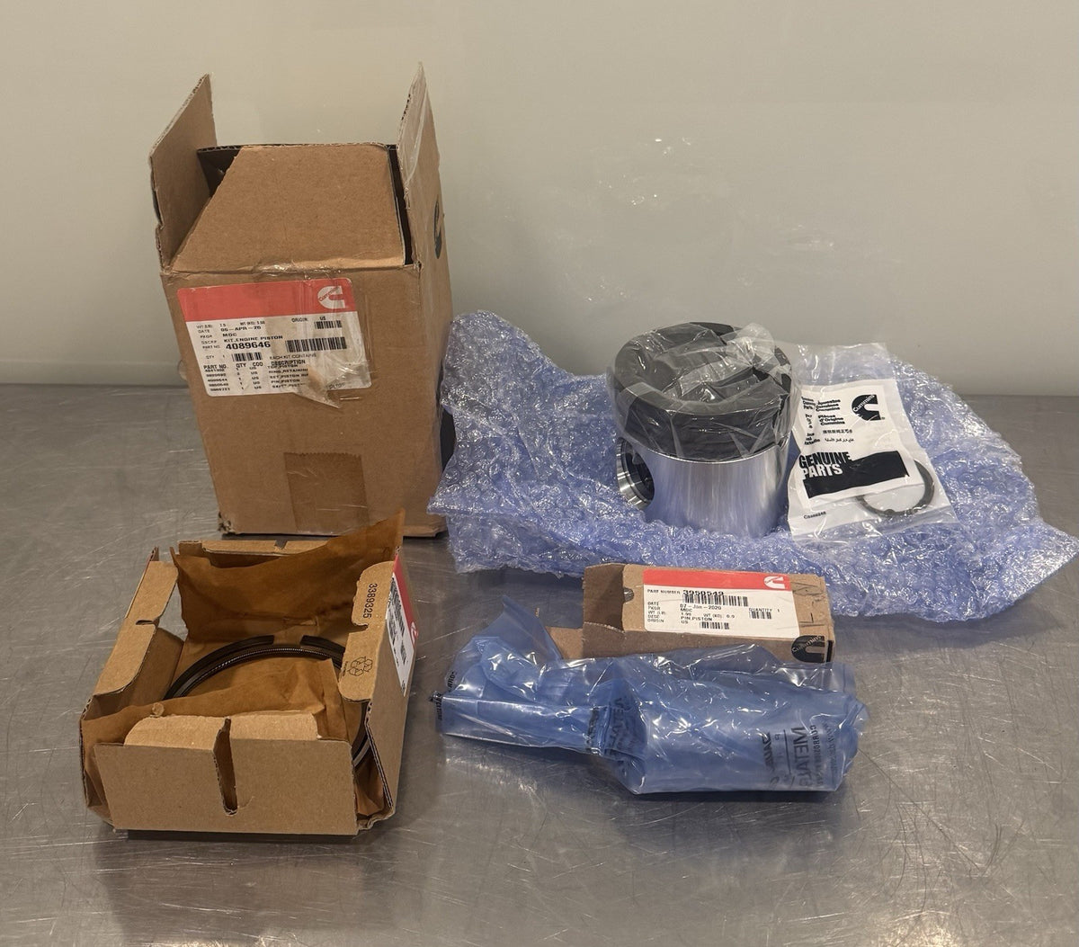Cummins 4089646 Genuine Piston Kit ASSY NEW IN BOX! FREE SHIPPING!