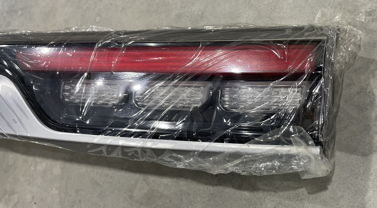 Jeep 534902900 Rear Light Assembly Strip W/ Chrome Trim NEW! FREE SHIPPING