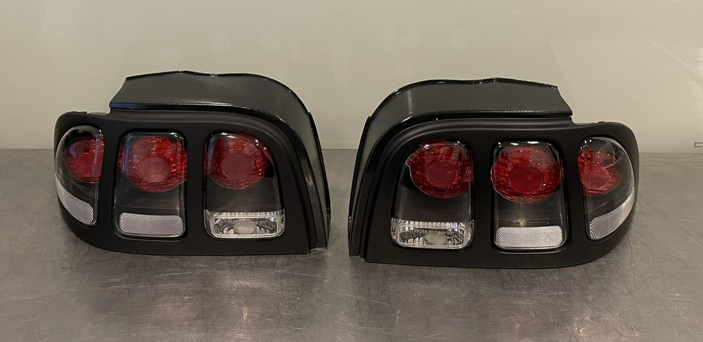 Ford Mustang Tail Light Set 1996-98 Eagle Eyes FR268-UURW2-BRH NEW FREE SHIPPING
