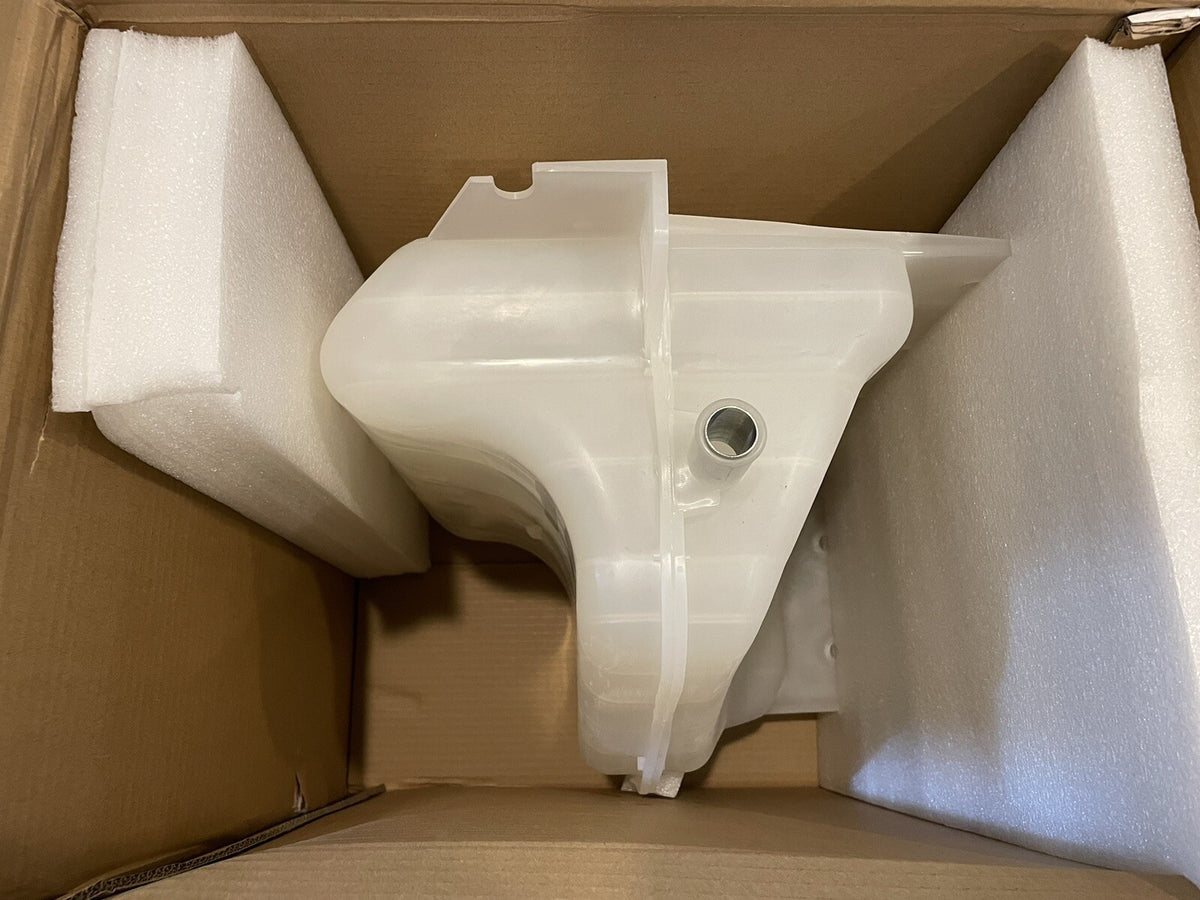 AutoMann 575.1032 Engine Coolant Reservoir IHC Surge Tank NEW IN BOX!