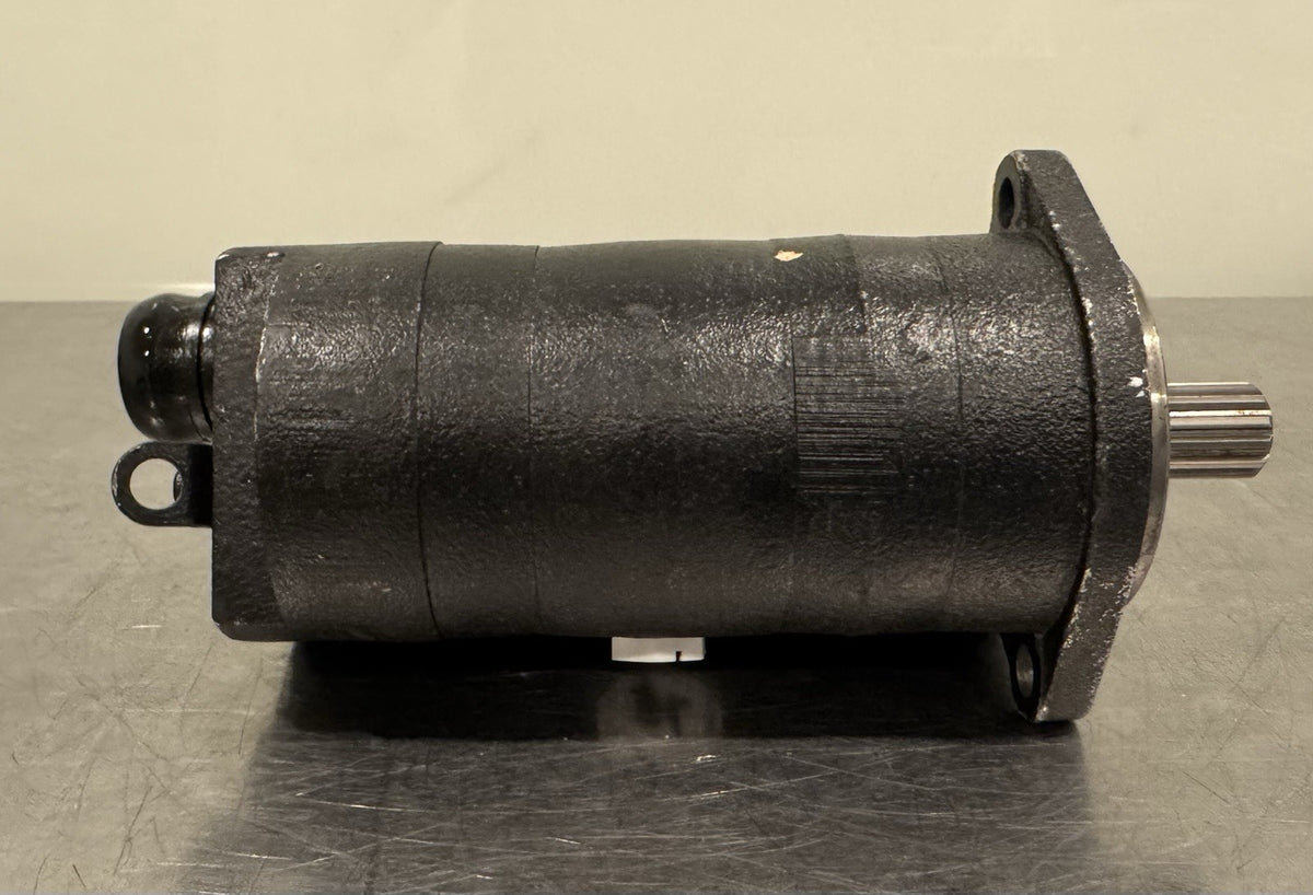 Danfoss 83056530 Gear Pump LH Dual Displacement Splined Shaft 2 Bolt NEW!