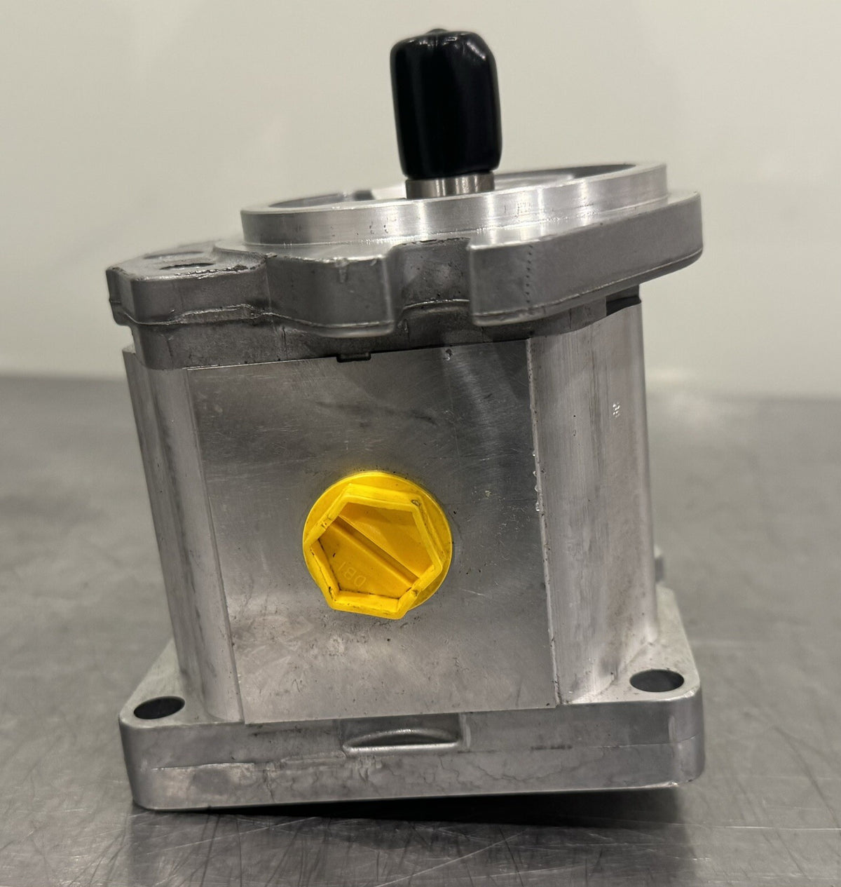 211.20.153.00 Hydraulic Gear Pump Aluminum SNW2NN/014R106GE NEW! FREE SHIPPING!