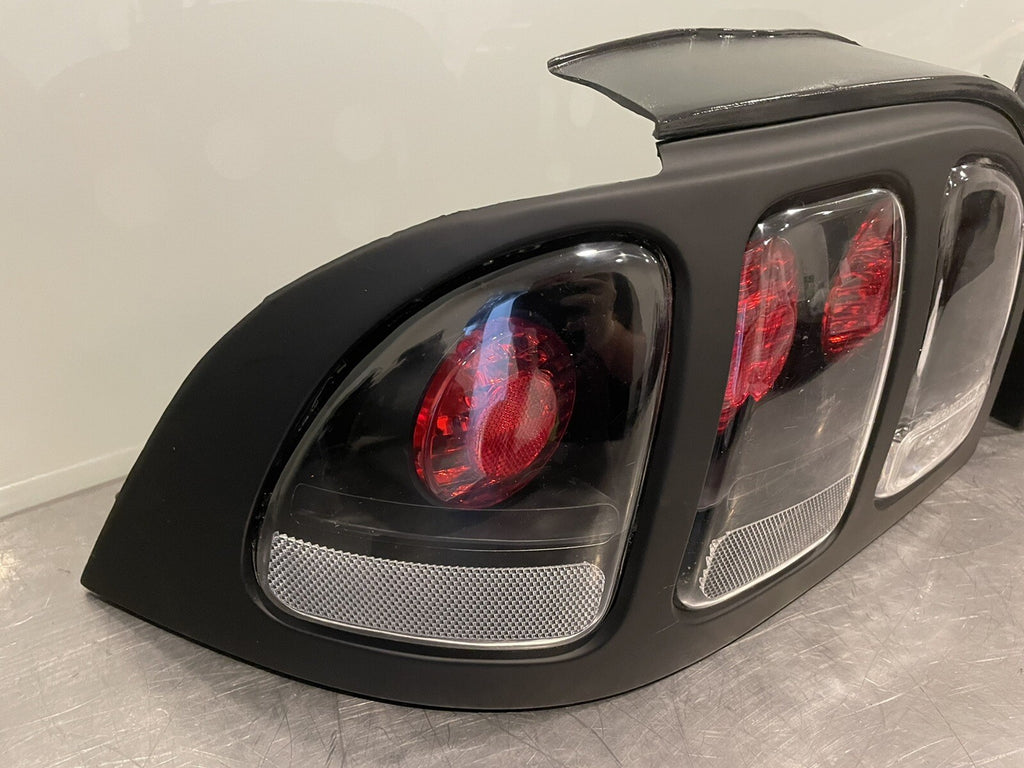 Ford Mustang Tail Light Set 1996-98 Eagle Eyes FR268-UURW2-BRH NEW FREE SHIPPING