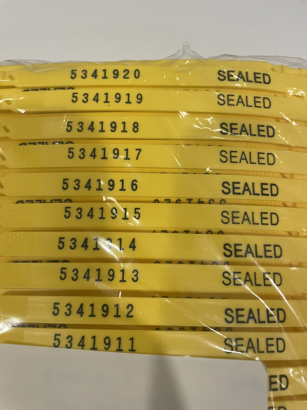 4WKL3 Strap Seals 100 PACK Yellow 60LB Break Strength NEW! FREE SHIPPING!