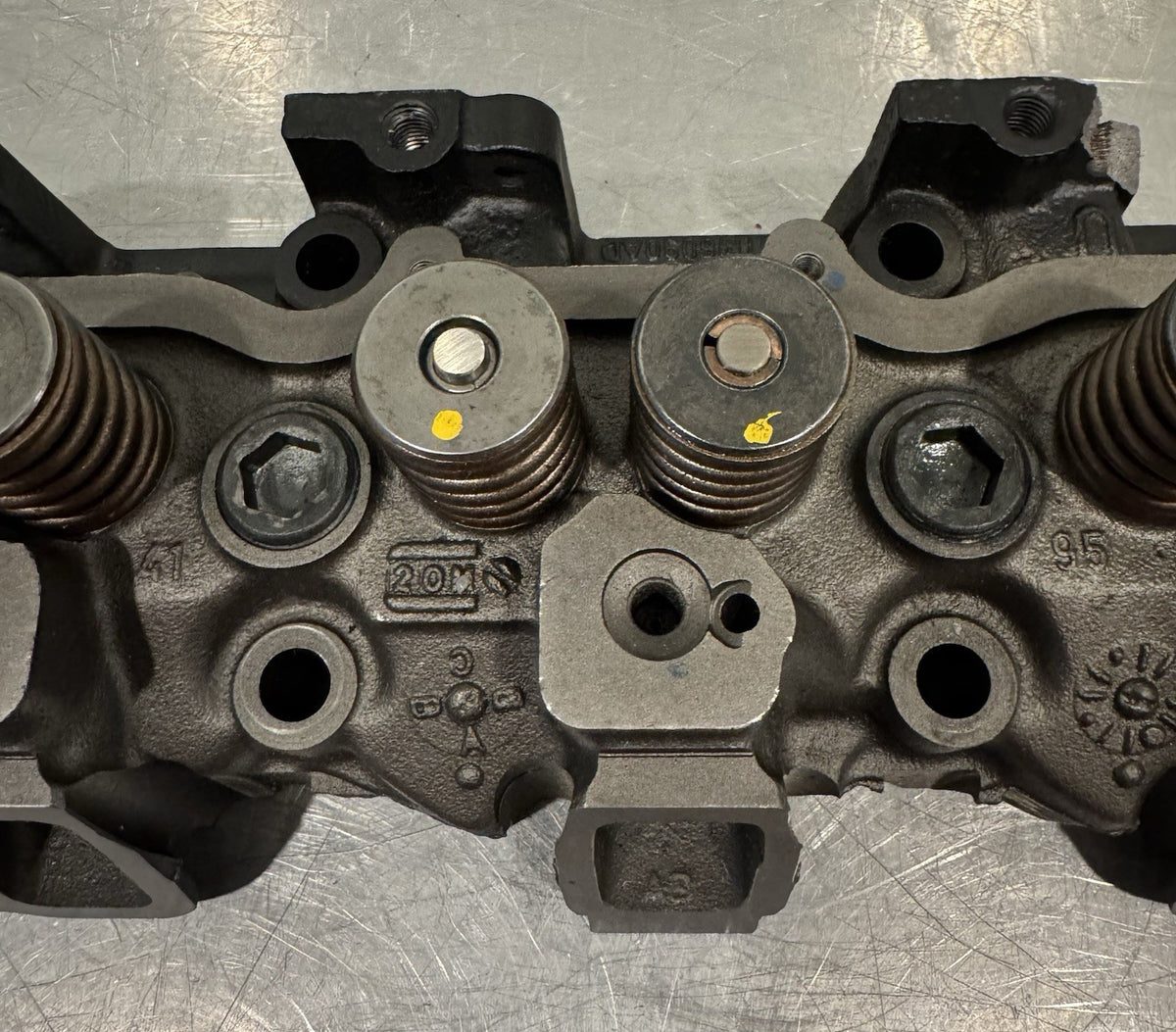 95TM6090AD Cylinder Head 2FT4 ZD09437 NEW! DAMAGED! FREE SHIPPING!