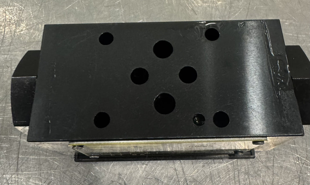 Parker CP0M2AAN Hydraulic Valve Block NEW IN BOX! FREE SHIPPING!