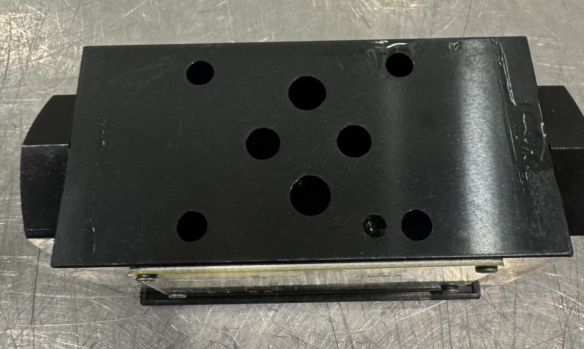 Parker CP0M2AAN Hydraulic Valve Block NEW IN BOX! FREE SHIPPING!
