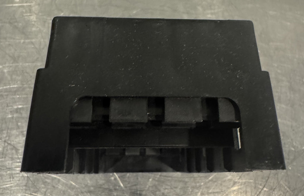 15492624 Automotive Connectors Fuse Box CONV/CTR 8 DEVICE 12 FUSES NEW!