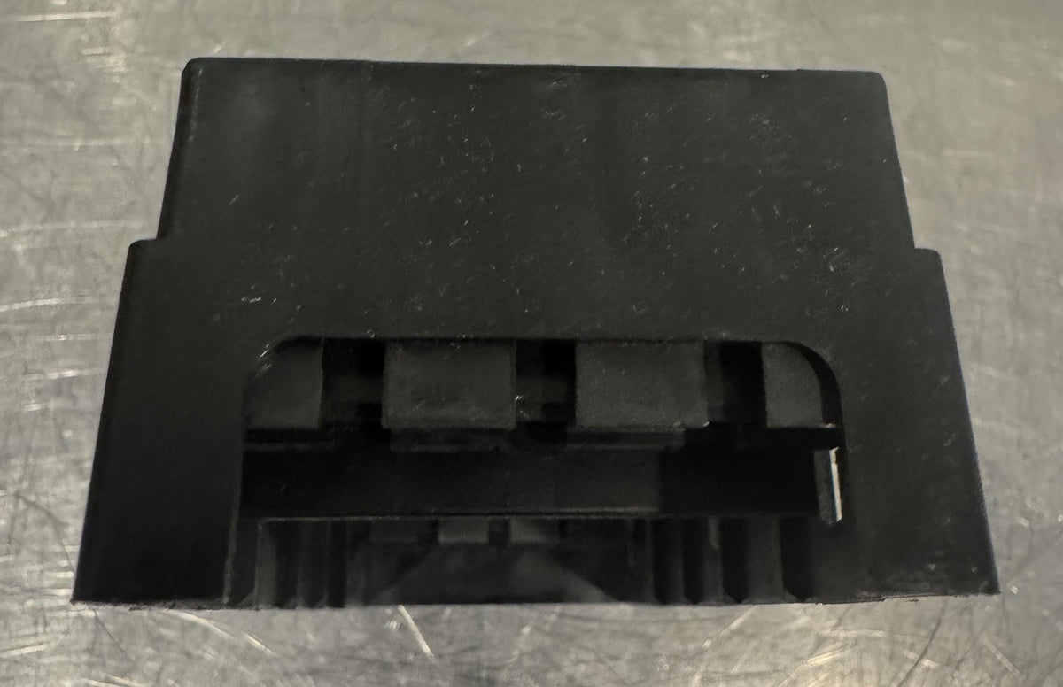 15492624 Automotive Connectors Fuse Box CONV/CTR 8 DEVICE 12 FUSES NEW!