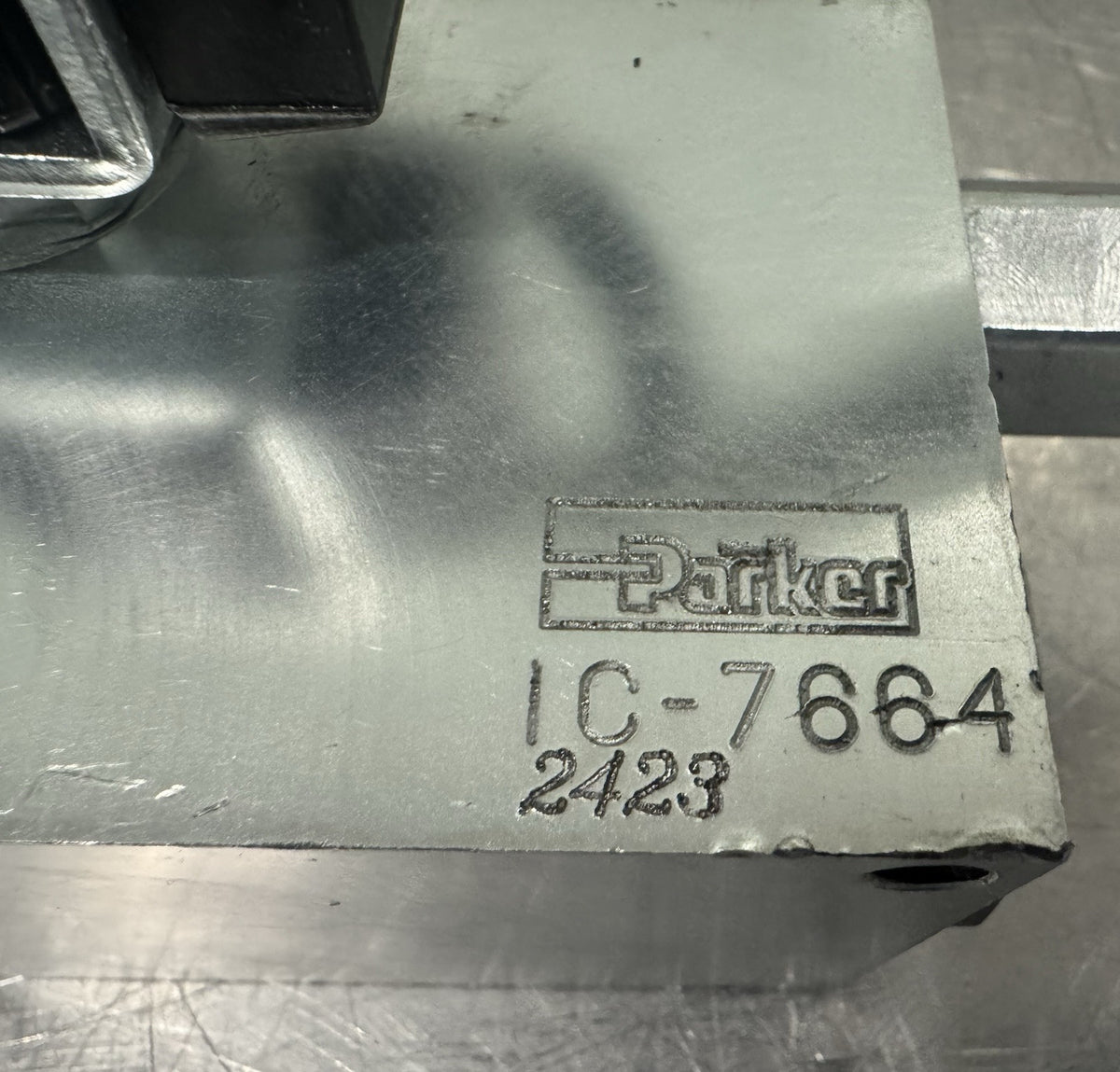 Parker IC-7664 Hydraulic Valve Manifold 129305 NEW! FREE SHIPPING!